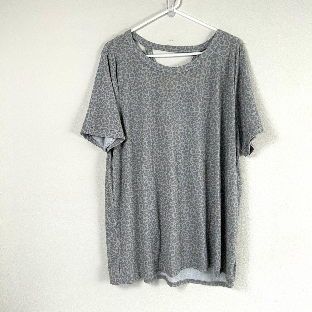 Sew in Love Top Womens Size 3X‎ Gray Animal Print Short Sleeve Shirt Stretch